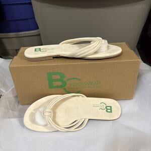 BC Footwear Laguna thong sandals in a cream v-nubuck Sz 6
